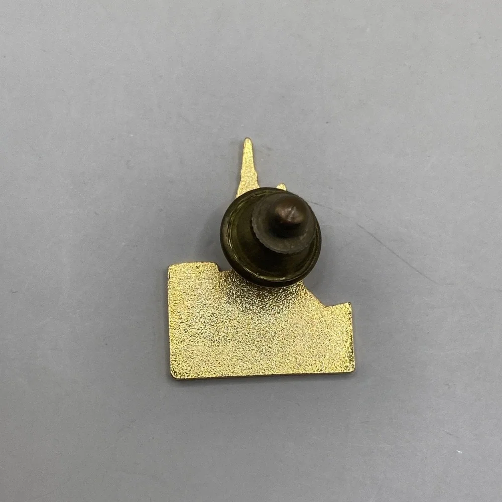 Quebec Canada Building Travel‎ Souvenir Lapel Hat Pin